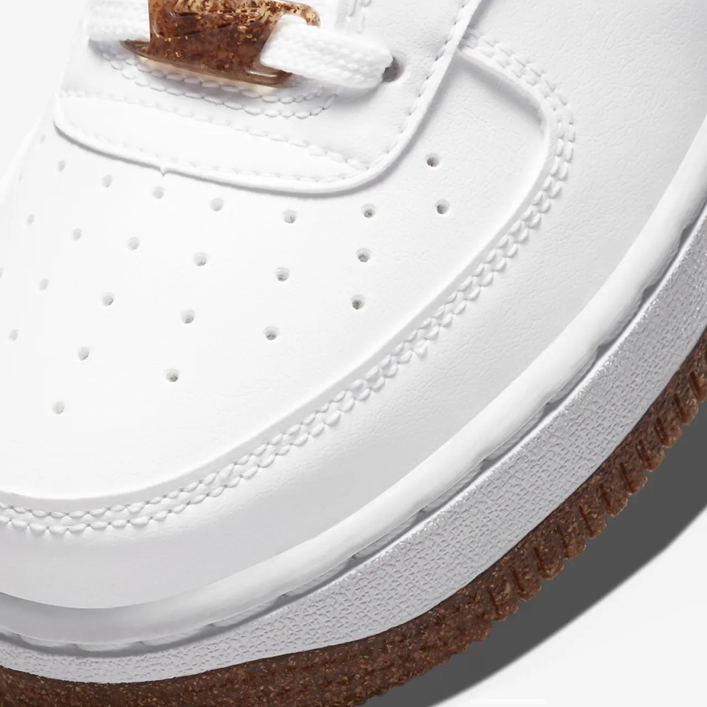 Nike Air Force 1 LV8. (Sustainable Material) - Picture 7 of 9